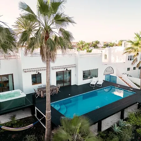 Flamencos By Veaco- Beachfront & Pool * Corralejo